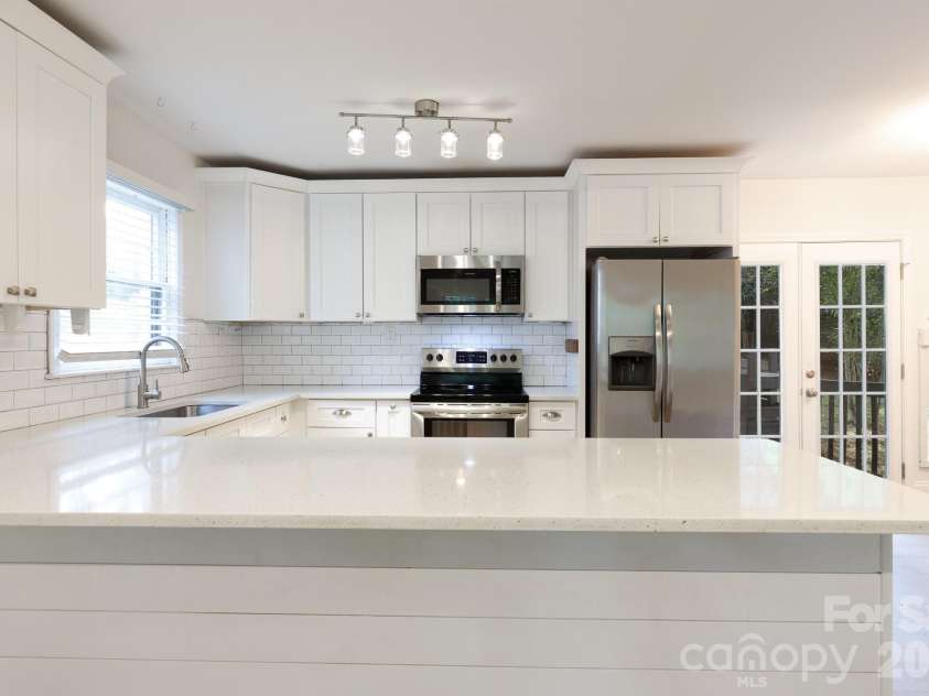 5121 Kistler Avenue, Charlotte, NC 28205.  MLS# CAR4432756, YatesRealty ID 55517. 