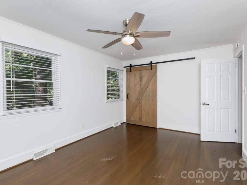 5121 Kistler Avenue, Charlotte, NC 28205.  MLS# CAR4432756, YatesRealty ID 55517. 