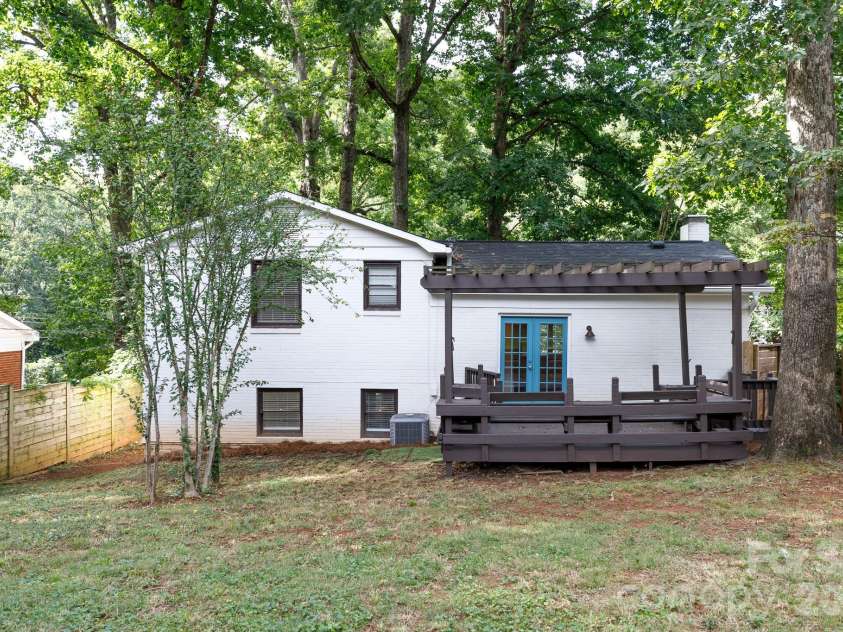 5121 Kistler Avenue, Charlotte, NC 28205.  MLS# CAR4432756, YatesRealty ID 55517. 