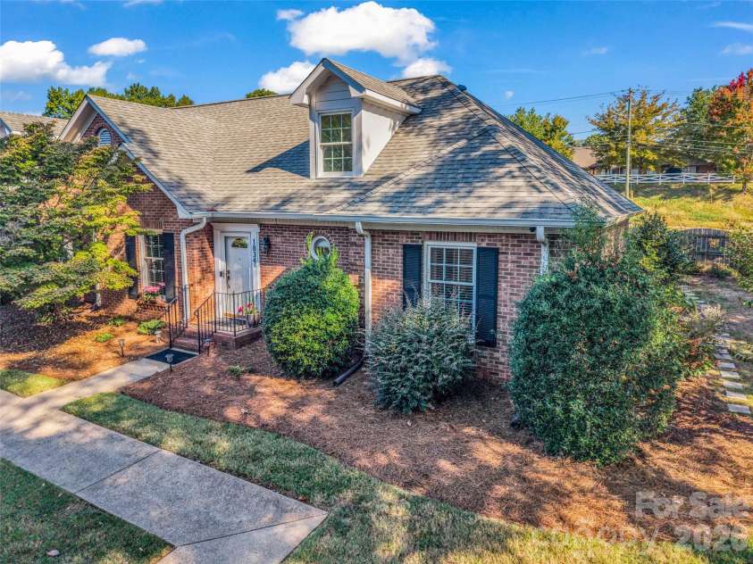 1834 Robinwood Road, Gastonia, NC 28054.  MLS# CAR4432554, YatesRealty ID 55519. 