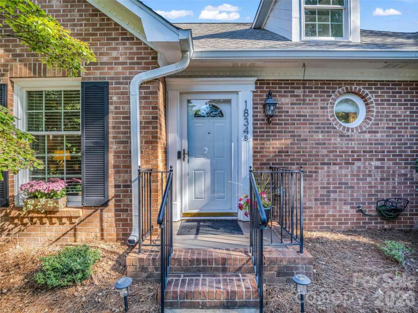 1834 Robinwood Road, Gastonia, NC 28054.  MLS# CAR4432554, YatesRealty ID 55519. 