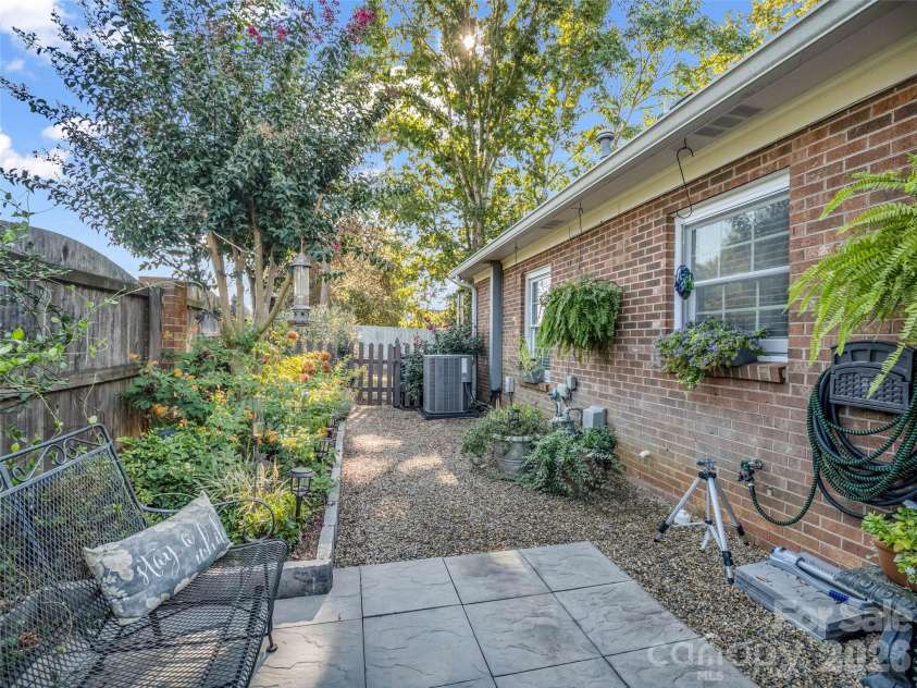 1834 Robinwood Road, Gastonia, NC 28054.  MLS# CAR4432554, YatesRealty ID 55519. 
