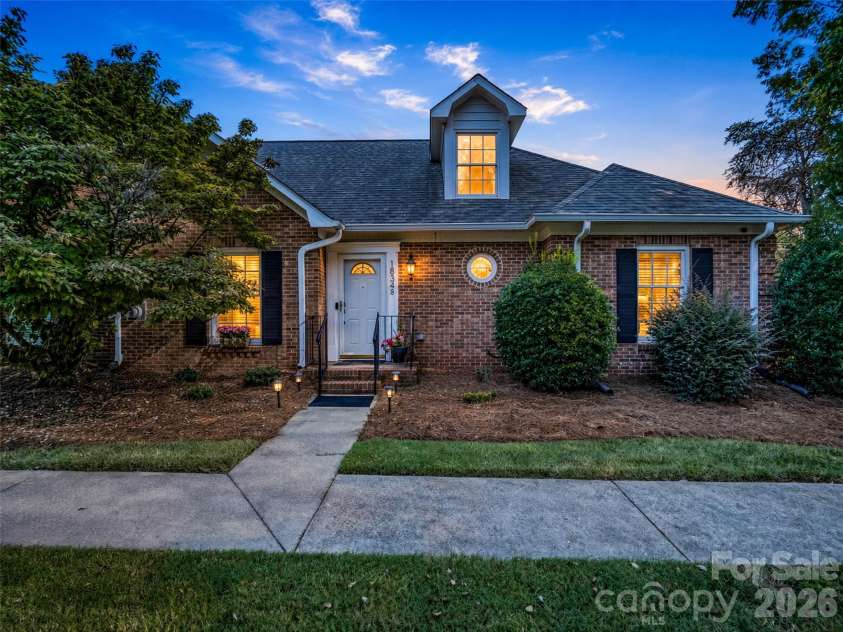 1834 Robinwood Road, Gastonia, NC 28054.  MLS# CAR4432554, YatesRealty ID 55519. 