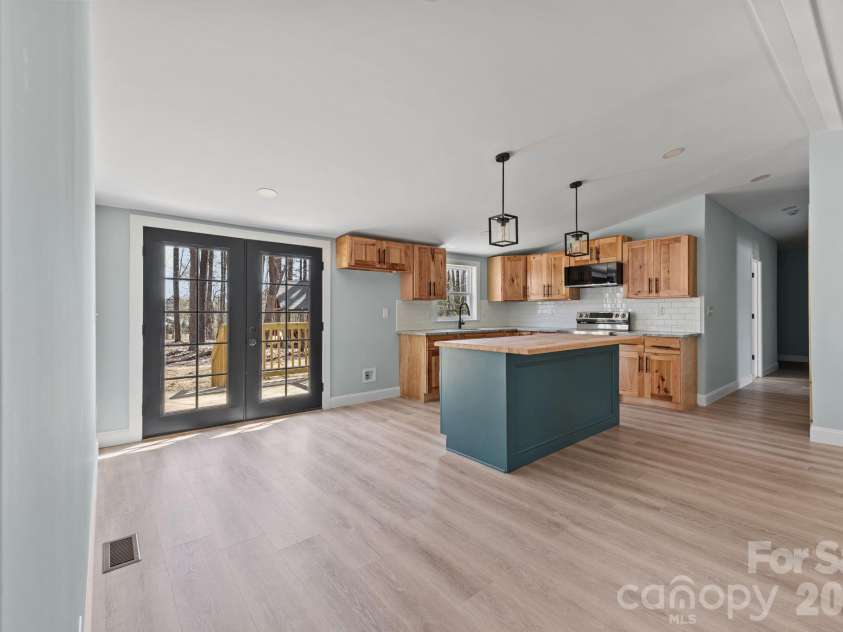 215 Crescent Heights Drive, Salisbury, NC 28146.  MLS# CAR4359710, YatesRealty ID 5552. 