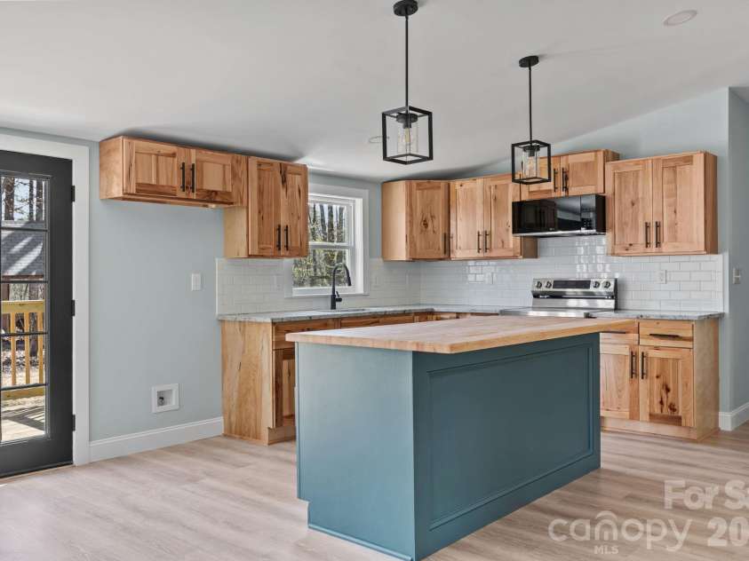 215 Crescent Heights Drive, Salisbury, NC 28146.  MLS# CAR4359710, YatesRealty ID 5552. 
