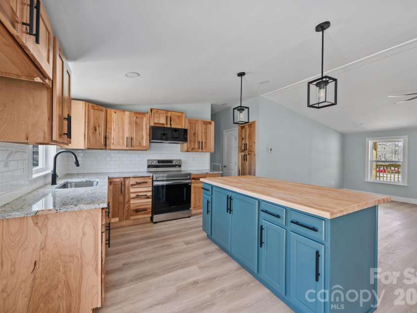 215 Crescent Heights Drive, Salisbury, NC 28146.  MLS# CAR4359710, YatesRealty ID 5552. 