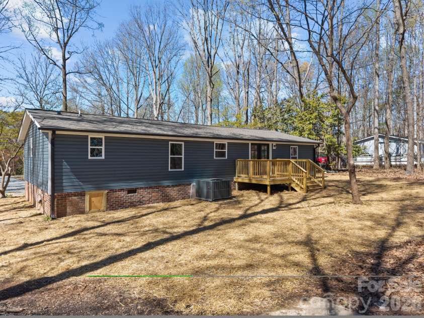 215 Crescent Heights Drive, Salisbury, NC 28146.  MLS# CAR4359710, YatesRealty ID 5552. 
