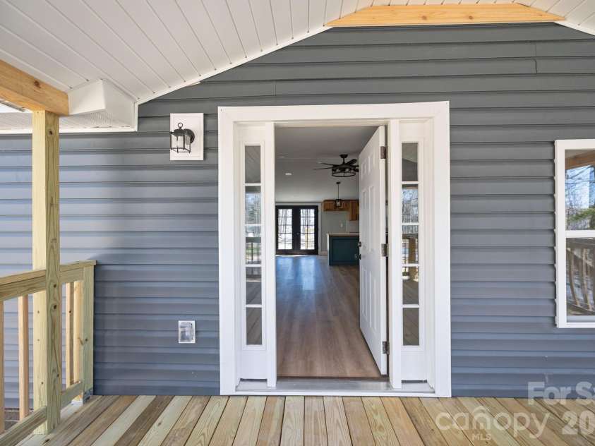 215 Crescent Heights Drive, Salisbury, NC 28146.  MLS# CAR4359710, YatesRealty ID 5552. Better than new!!!