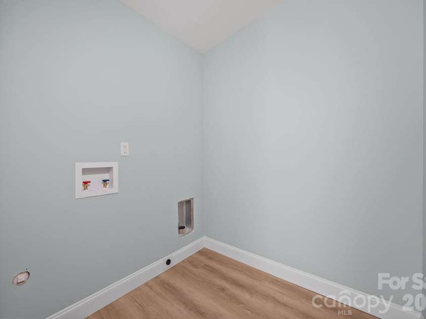 215 Crescent Heights Drive, Salisbury, NC 28146.  MLS# CAR4359710, YatesRealty ID 5552. Laundry nook