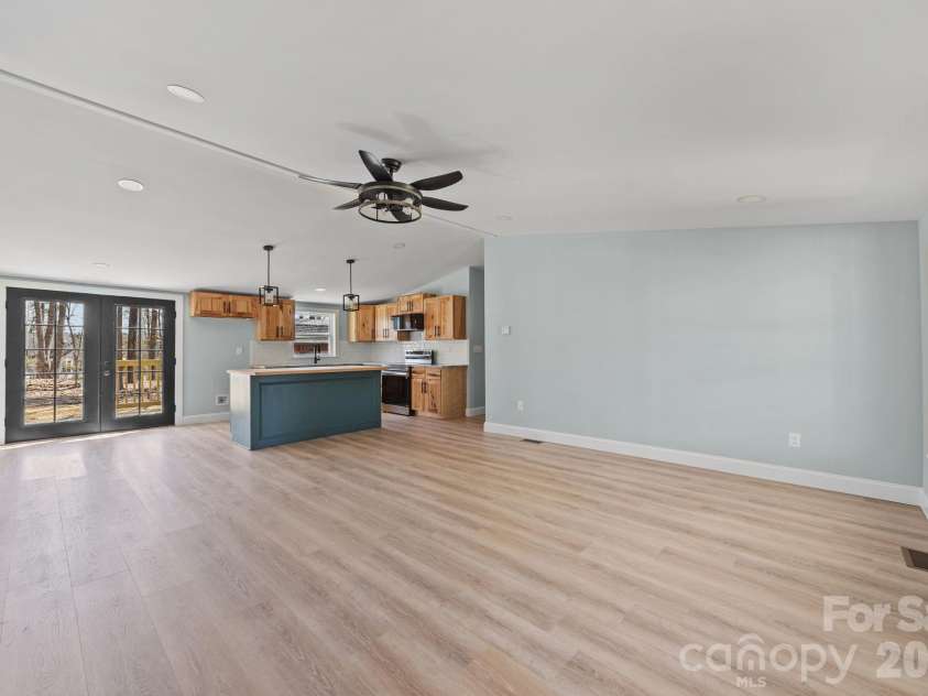 215 Crescent Heights Drive, Salisbury, NC 28146.  MLS# CAR4359710, YatesRealty ID 5552. Open concept