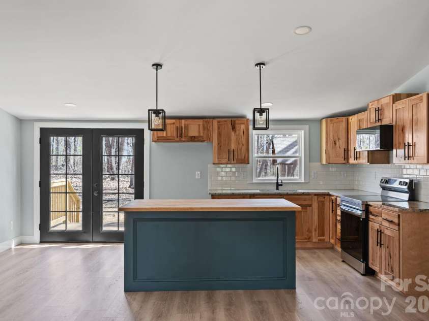 215 Crescent Heights Drive, Salisbury, NC 28146.  MLS# CAR4359710, YatesRealty ID 5552. Stunning kitchen with all new granite counters, large island, and new soft close cabinetry 