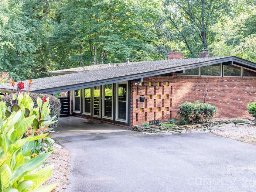 2216 Shadyview Drive, Charlotte, NC 28210.  MLS# CAR4432689, YatesRealty ID 55521. 
