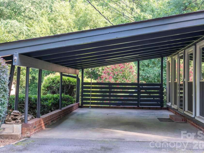 2216 Shadyview Drive, Charlotte, NC 28210.  MLS# CAR4432689, YatesRealty ID 55521. 
