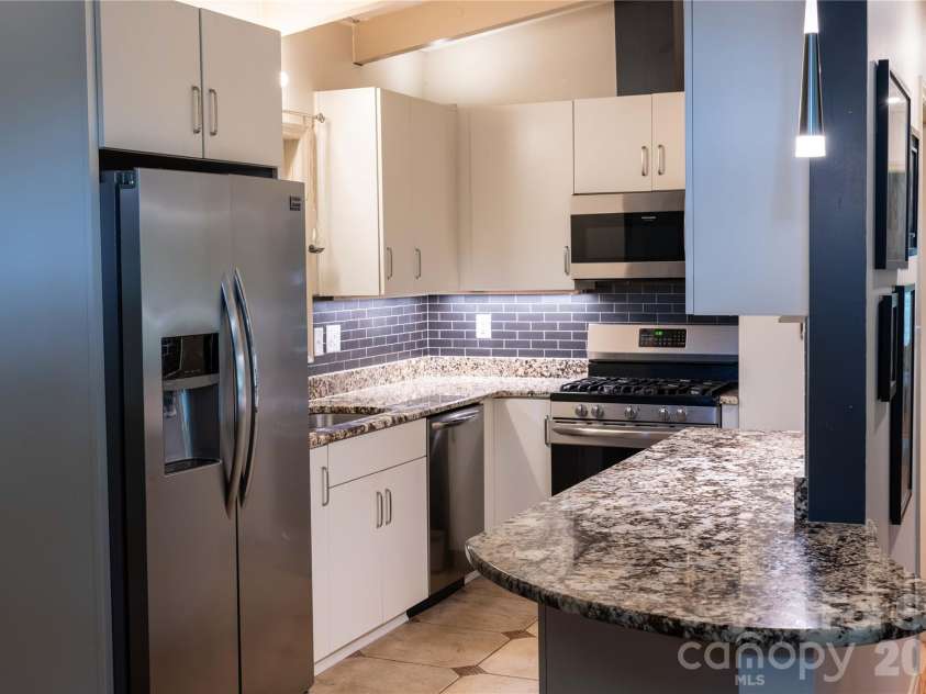 2216 Shadyview Drive, Charlotte, NC 28210.  MLS# CAR4432689, YatesRealty ID 55521. 