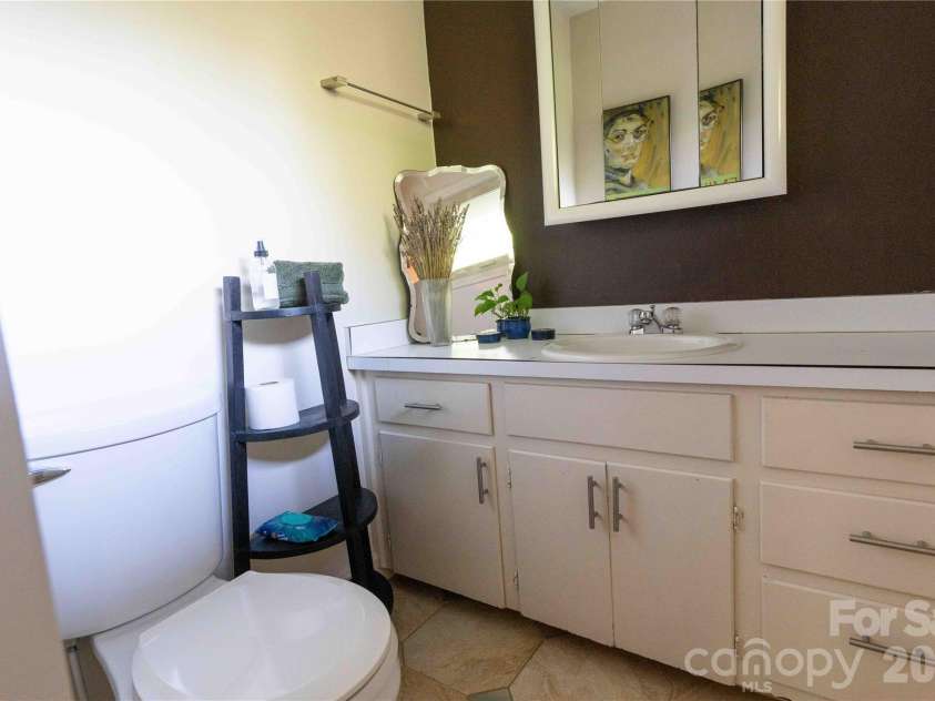 2216 Shadyview Drive, Charlotte, NC 28210.  MLS# CAR4432689, YatesRealty ID 55521. 