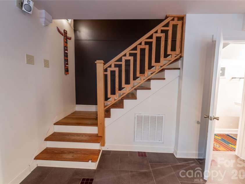 2216 Shadyview Drive, Charlotte, NC 28210.  MLS# CAR4432689, YatesRealty ID 55521. 