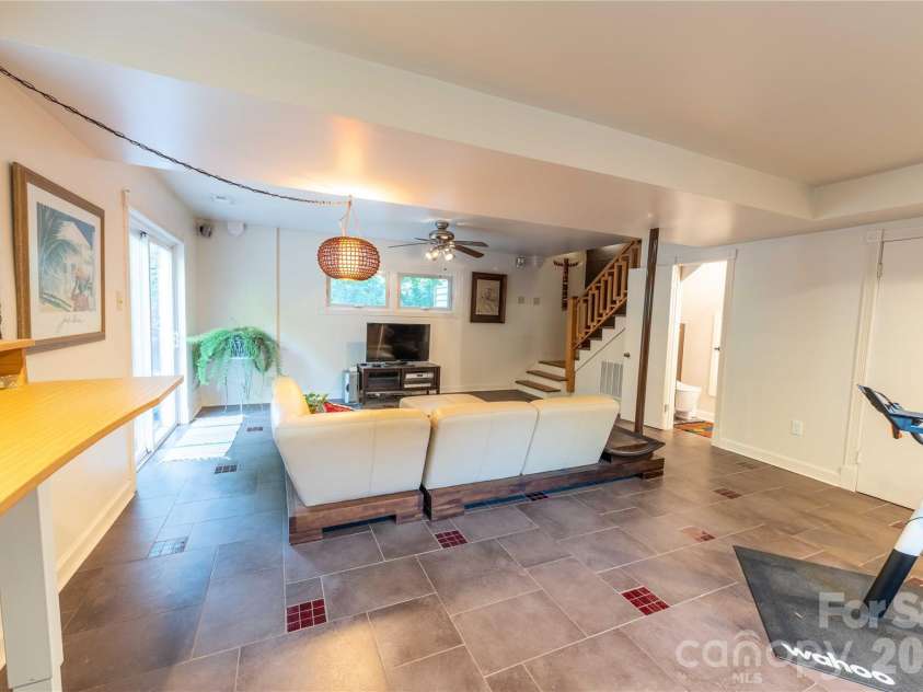 2216 Shadyview Drive, Charlotte, NC 28210.  MLS# CAR4432689, YatesRealty ID 55521. 