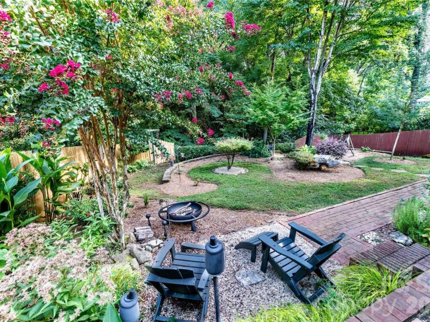 2216 Shadyview Drive, Charlotte, NC 28210.  MLS# CAR4432689, YatesRealty ID 55521. 