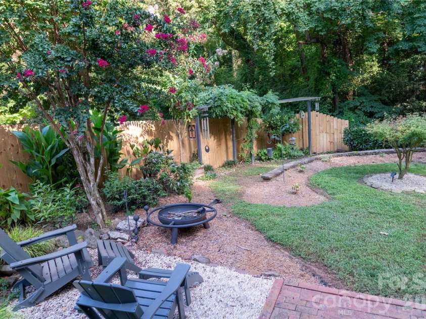 2216 Shadyview Drive, Charlotte, NC 28210.  MLS# CAR4432689, YatesRealty ID 55521. 