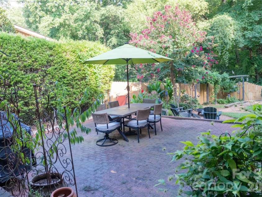 2216 Shadyview Drive, Charlotte, NC 28210.  MLS# CAR4432689, YatesRealty ID 55521. 
