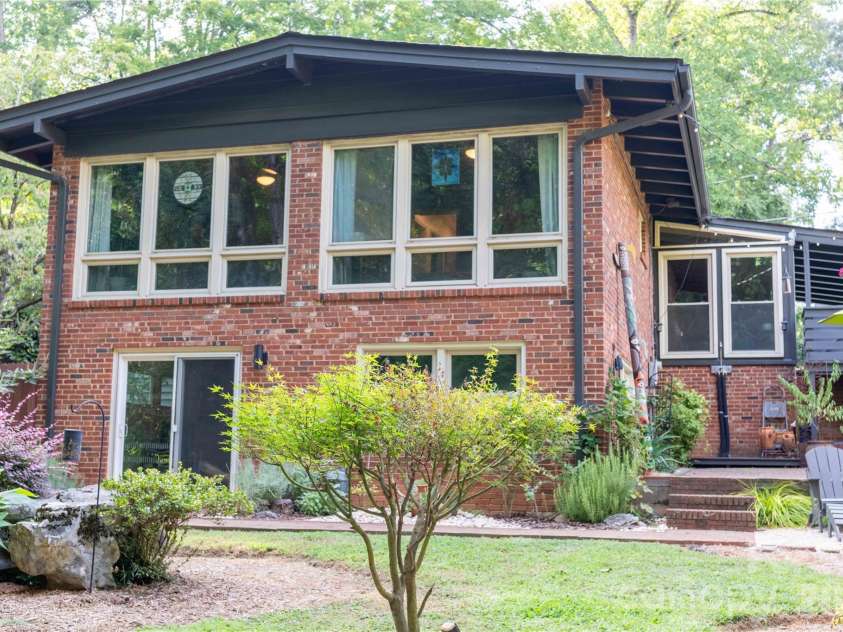 2216 Shadyview Drive, Charlotte, NC 28210.  MLS# CAR4432689, YatesRealty ID 55521. 