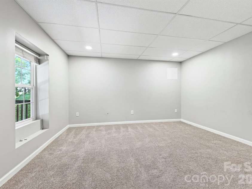 62 Kirby Road, Asheville, NC 28806.  MLS# CAR4431390, YatesRealty ID 55523. Additional Bonus Room