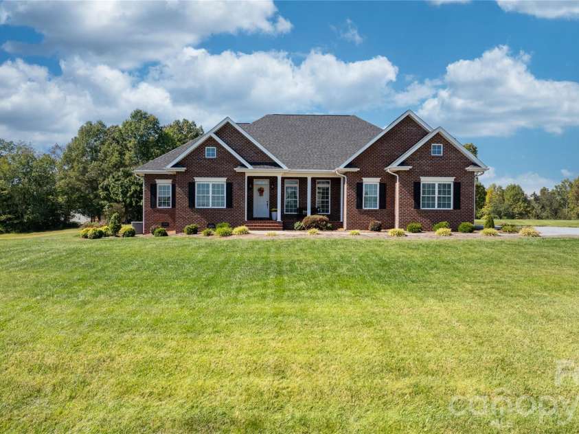 66 Hawks Ridge, Hickory, NC 28601.  MLS# CAR4431161, YatesRealty ID 55524. 