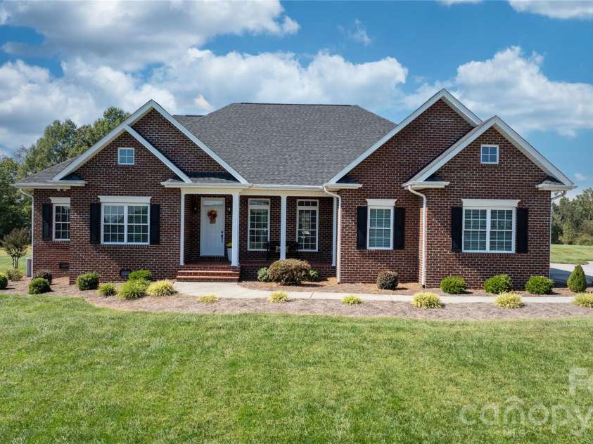 66 Hawks Ridge, Hickory, NC 28601.  MLS# CAR4431161, YatesRealty ID 55524. 