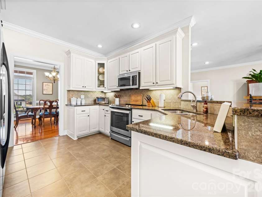 66 Hawks Ridge, Hickory, NC 28601.  MLS# CAR4431161, YatesRealty ID 55524. 