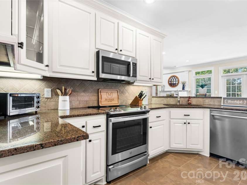 66 Hawks Ridge, Hickory, NC 28601.  MLS# CAR4431161, YatesRealty ID 55524. 