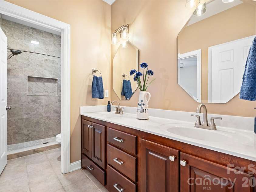 66 Hawks Ridge, Hickory, NC 28601.  MLS# CAR4431161, YatesRealty ID 55524. 