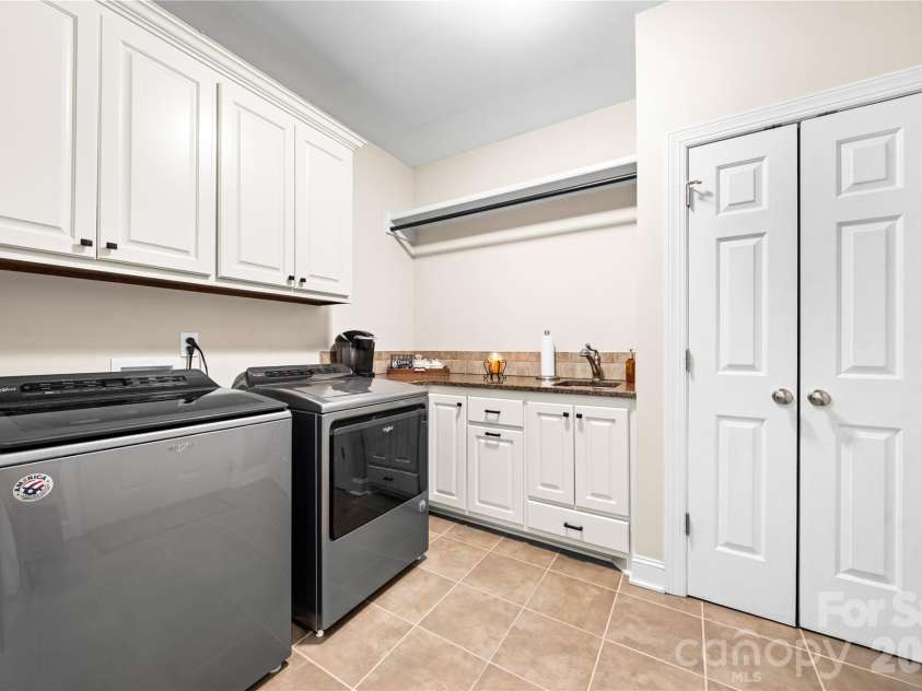 66 Hawks Ridge, Hickory, NC 28601.  MLS# CAR4431161, YatesRealty ID 55524. 