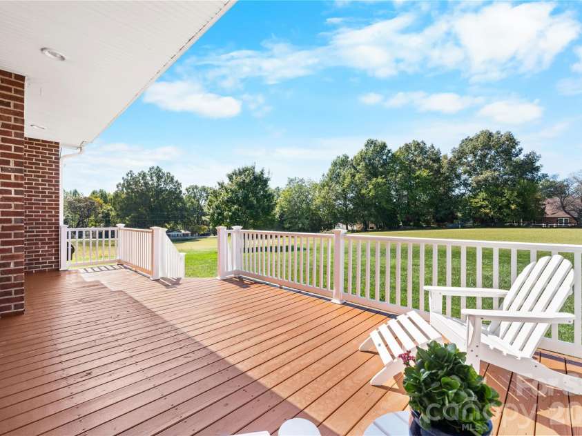 66 Hawks Ridge, Hickory, NC 28601.  MLS# CAR4431161, YatesRealty ID 55524. 