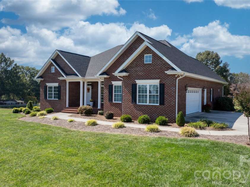 66 Hawks Ridge, Hickory, NC 28601.  MLS# CAR4431161, YatesRealty ID 55524. 