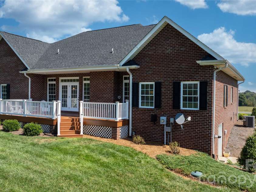 66 Hawks Ridge, Hickory, NC 28601.  MLS# CAR4431161, YatesRealty ID 55524. 