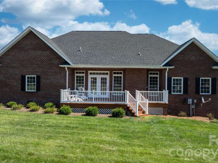 66 Hawks Ridge, Hickory, NC 28601.  MLS# CAR4431161, YatesRealty ID 55524. 