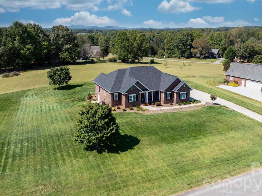 66 Hawks Ridge, Hickory, NC 28601.  MLS# CAR4431161, YatesRealty ID 55524. 
