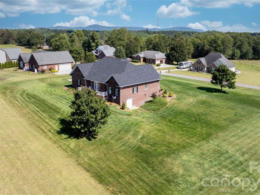 66 Hawks Ridge, Hickory, NC 28601.  MLS# CAR4431161, YatesRealty ID 55524. 