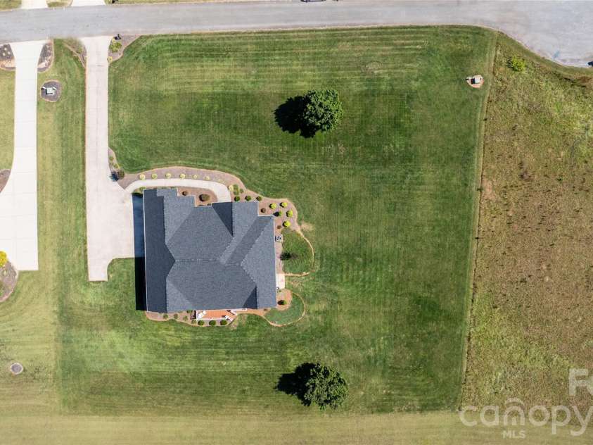 66 Hawks Ridge, Hickory, NC 28601.  MLS# CAR4431161, YatesRealty ID 55524. 