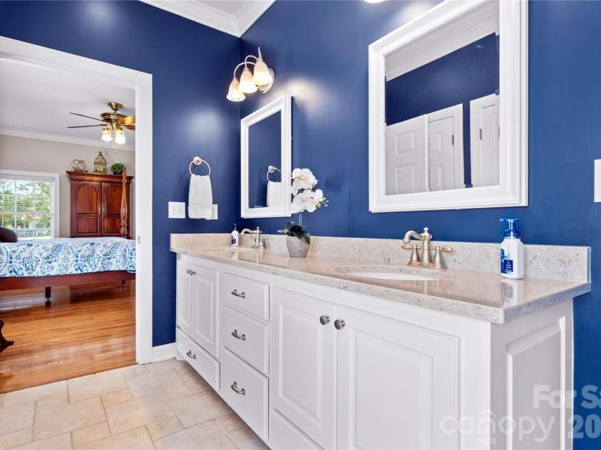 66 Hawks Ridge, Hickory, NC 28601.  MLS# CAR4431161, YatesRealty ID 55524. 