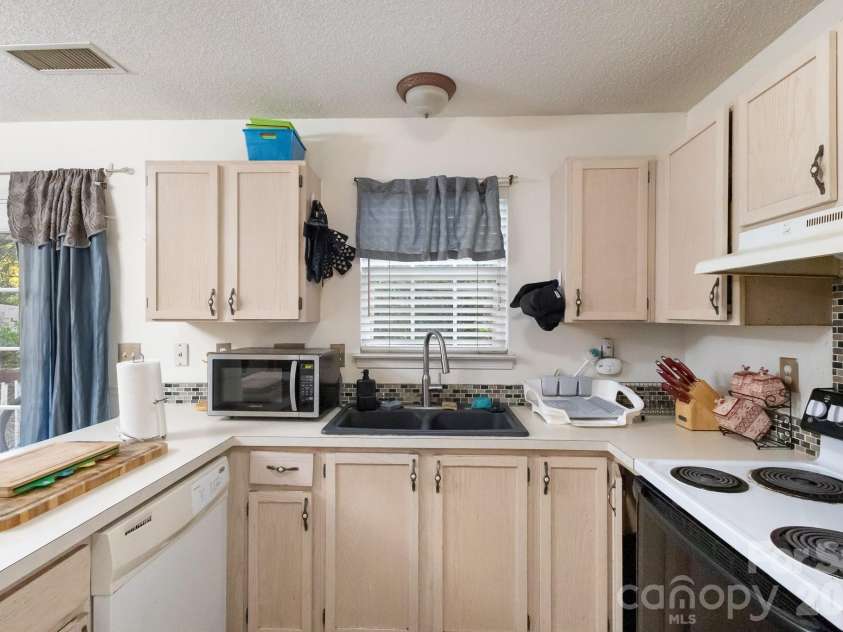 3081 Parade Lane, Concord, NC 28025.  MLS# CAR4432607, YatesRealty ID 55525. 
