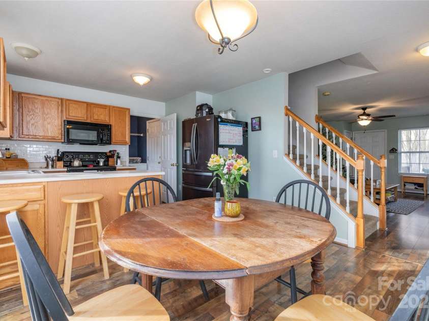 22 Yorktown Circle, Fletcher, NC 28732.  MLS# CAR4207413, YatesRealty ID 5553. Dining Area