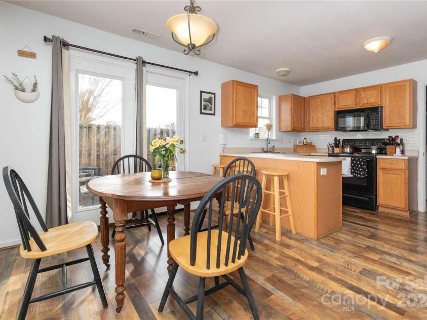22 Yorktown Circle, Fletcher, NC 28732.  MLS# CAR4207413, YatesRealty ID 5553. Dining Area/Kitchen