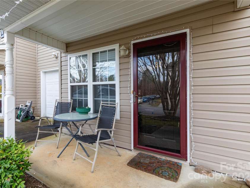 22 Yorktown Circle, Fletcher, NC 28732.  MLS# CAR4207413, YatesRealty ID 5553. Front Porch