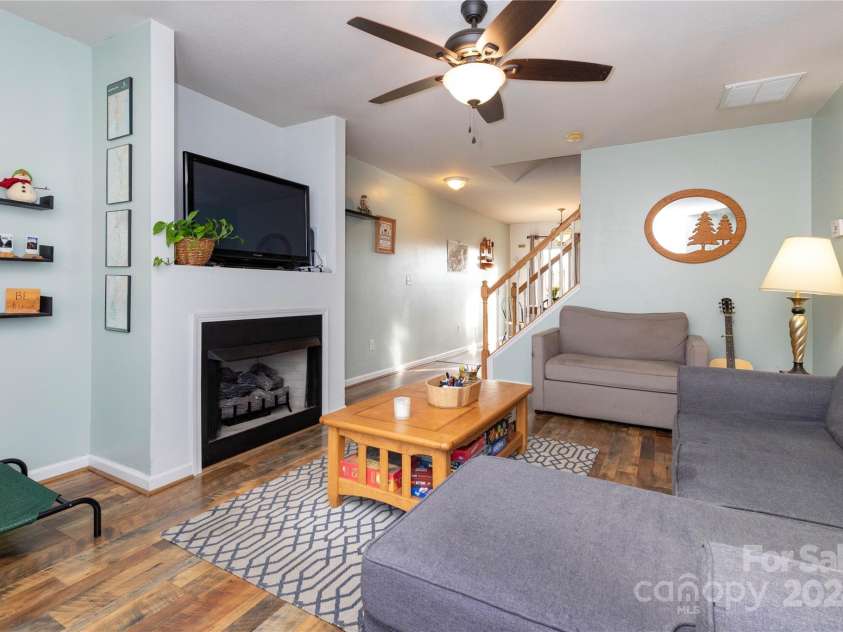 22 Yorktown Circle, Fletcher, NC 28732.  MLS# CAR4207413, YatesRealty ID 5553. Living Room