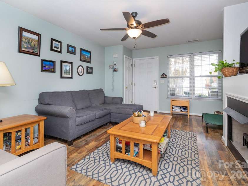 22 Yorktown Circle, Fletcher, NC 28732.  MLS# CAR4207413, YatesRealty ID 5553. Living Room