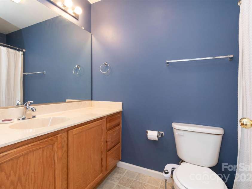 22 Yorktown Circle, Fletcher, NC 28732.  MLS# CAR4207413, YatesRealty ID 5553. Primary Bathroom