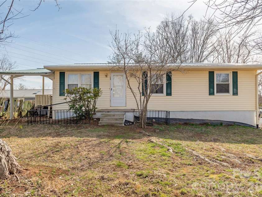 56 Fairview Avenue, Hendersonville, NC 28792.  MLS# CAR4354003, YatesRealty ID 5553. 