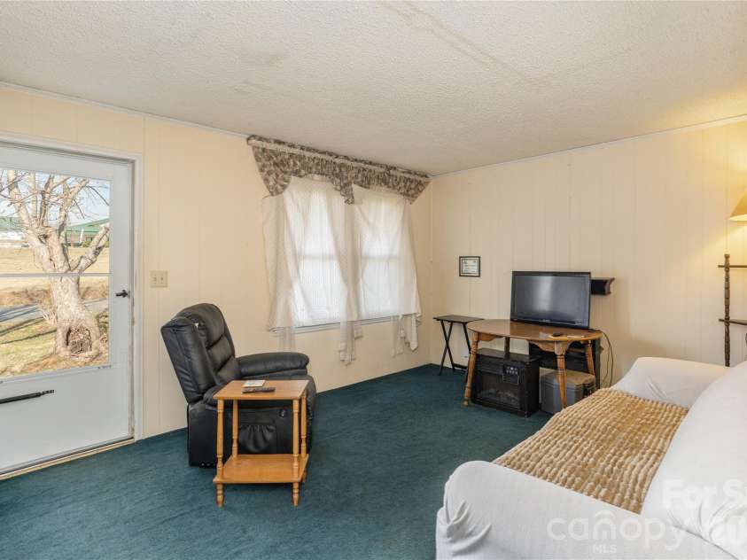 56 Fairview Avenue, Hendersonville, NC 28792.  MLS# CAR4354003, YatesRealty ID 5553. 
