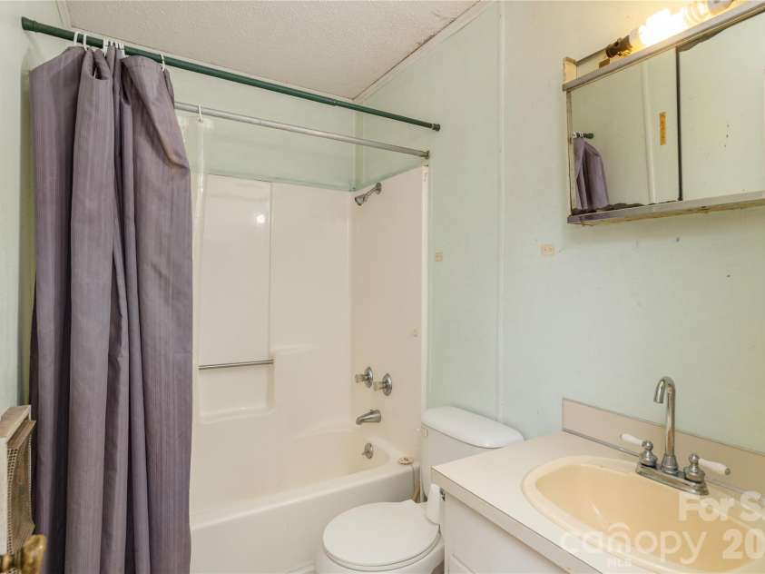56 Fairview Avenue, Hendersonville, NC 28792.  MLS# CAR4354003, YatesRealty ID 5553. 